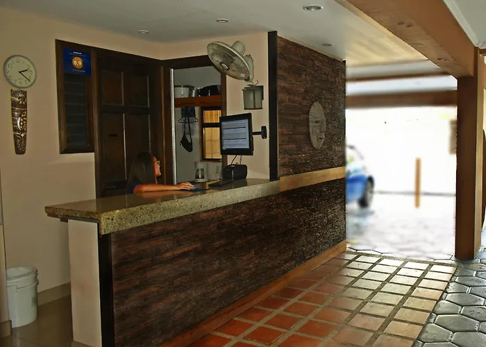 Hotel Cabinas Midey