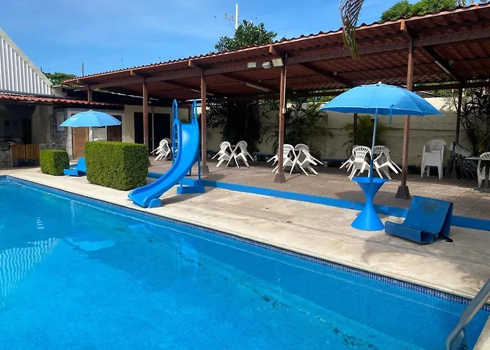 Hotel Oasis Beach Club